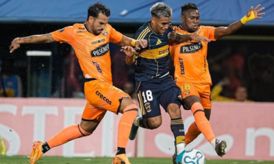 Bryan Carabali disputa una pelota con Barcelona SC ante Boca Juniors. Foto: BSC