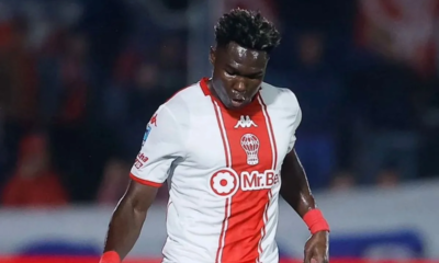 Jordy Caicedo juega un partido con Huracán en Argentina. Foto: Huracán