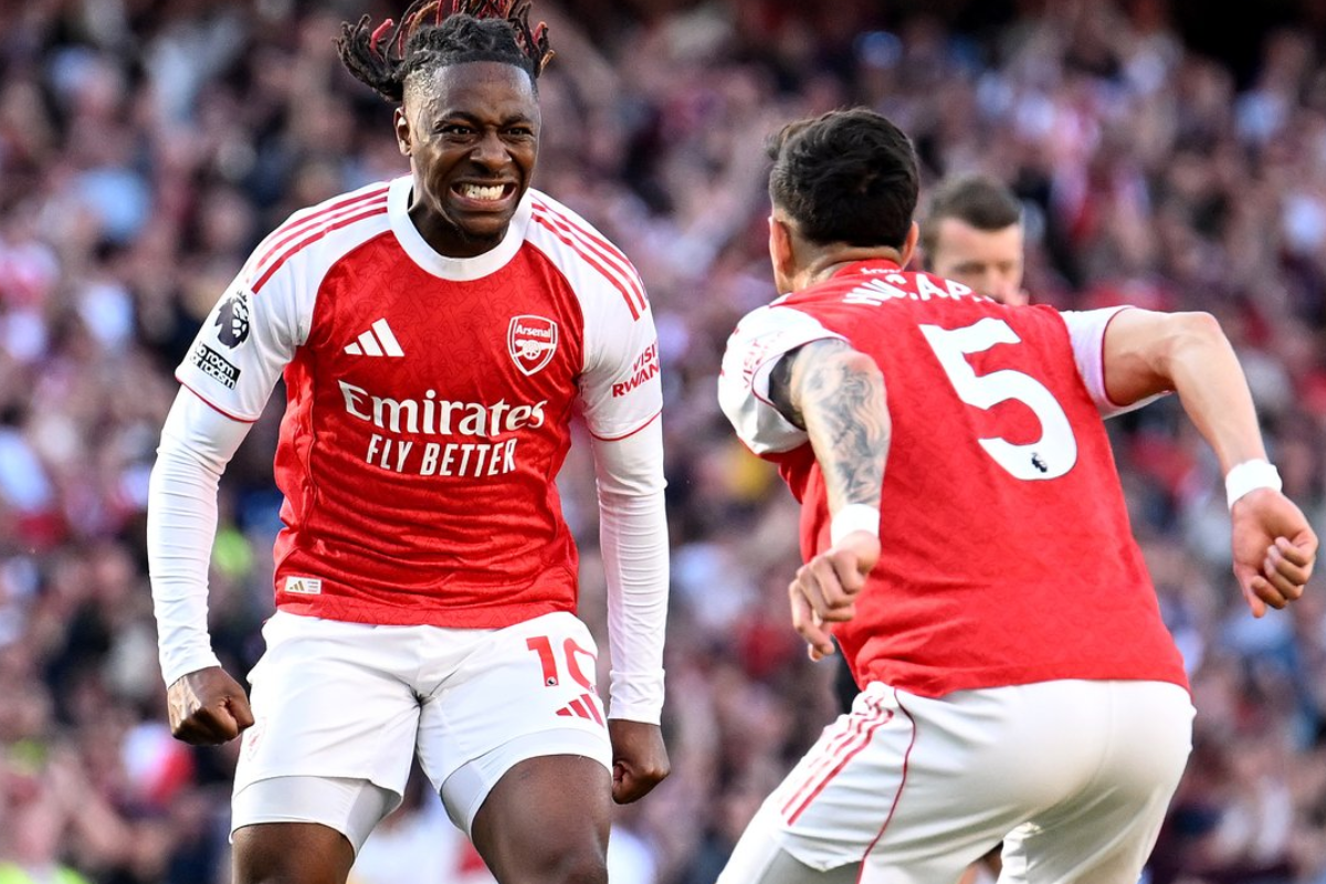Eze y Piero Hincapié celebran el gol del triunfo del Arsenal. Foto: Premier League