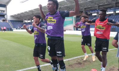 Jugadores de IDV calientan previo al partido ante Leones FC. Foto: API