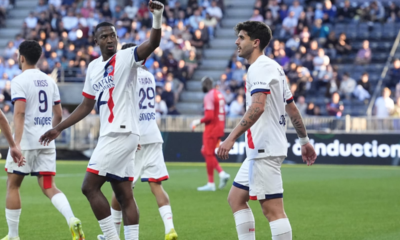 Willian Pacho celebra la victoria del PSG. Foto: PSG