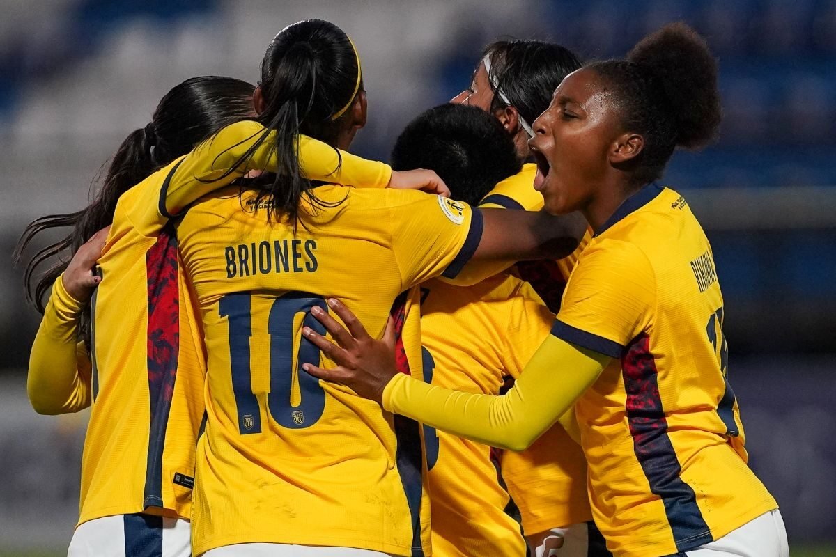 Las jugadoras de Ecuador celebran el gol de Anahí Ortiz. Foto: La Tri