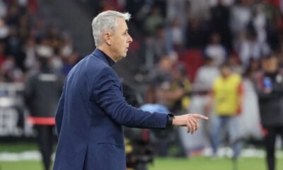 Tiago Nunes dirige a Liga de Quito ante Barcelona SC. Foto: API.