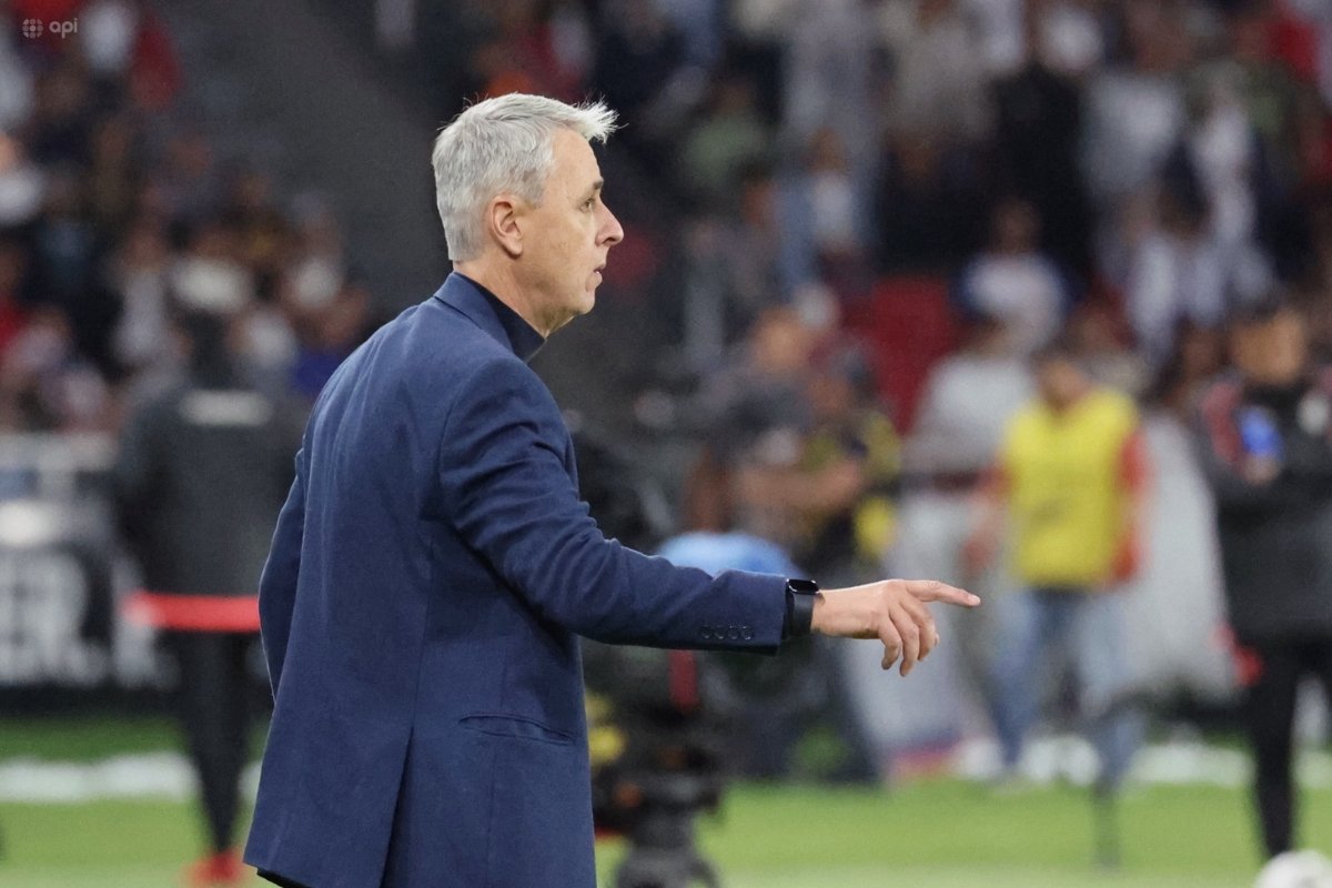 Tiago Nunes dirige a Liga de Quito ante Barcelona SC. Foto: API.