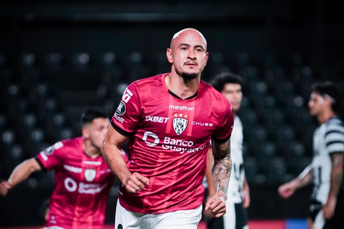 Carlos González festeja el gol de Independiente ante Libertad, de Paraguay. Foto: IDV