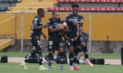 Los jugadores de Independiente del Valle celebran el gol de Emerson Patta. Foto: API