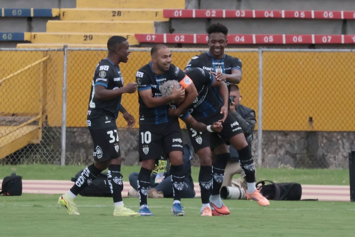 Los jugadores de Independiente del Valle celebran el gol de Emerson Patta. Foto: API