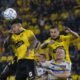 Milton Celiz y Darío Benedetto, de Barcelona SC, disputan un balón con jugadores de Boca Juniors. Foto: API