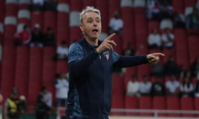 Tiago Nunes en el partido ante Técnico Universitario. Foto: API
