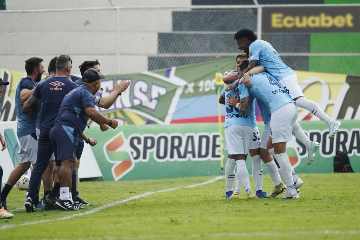 Los jugadores de Universidad Católica celebran un gol ante Orense. Foto: API