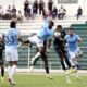 Luis Canga, Gregori Anangonó y Mauricio Alonso, con jugadores de Orense. Foto: API