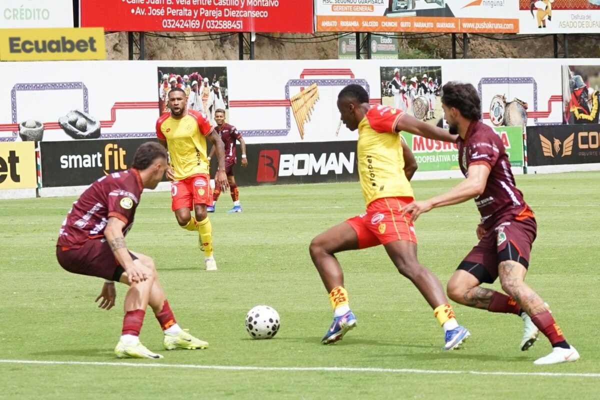 Snayder Porozo y Ayrton Preciado, de Aucas ante Mushuc Runa. Foto: API