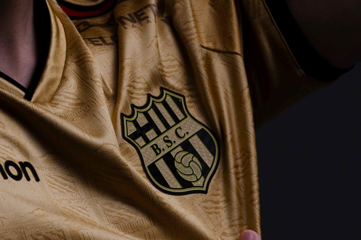 Barcelona SC presenta la nueva camiseta de aniversario este 1 de mayo. Foto: Marathon Sports