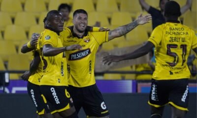La plantilla de Barcelona SC celebra el gol del triunfo ante Mushuc Runa. Foto: API