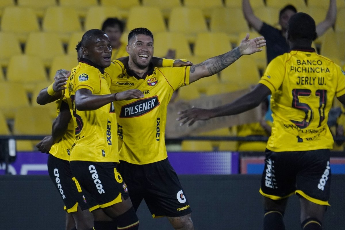 La plantilla de Barcelona SC celebra el gol del triunfo ante Mushuc Runa. Foto: API