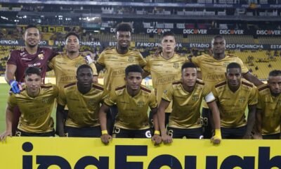 La plantilla de Barcelona SC en la previa del partido ante Manta FC. Foto: API