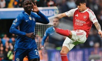 Moisés Caicedo y Piero Hincapié en momentos clave en Inglaterra. Foto: Chelsea y Arsenal