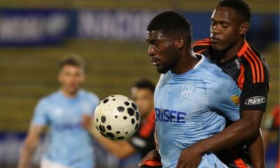 Azarías Londoño, jugador de Universidad Católica, juega la LigaPro ante Emelec. Foto: API