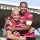 Carlos González celebrando su doblete con Junior Sornoza. Foto: API