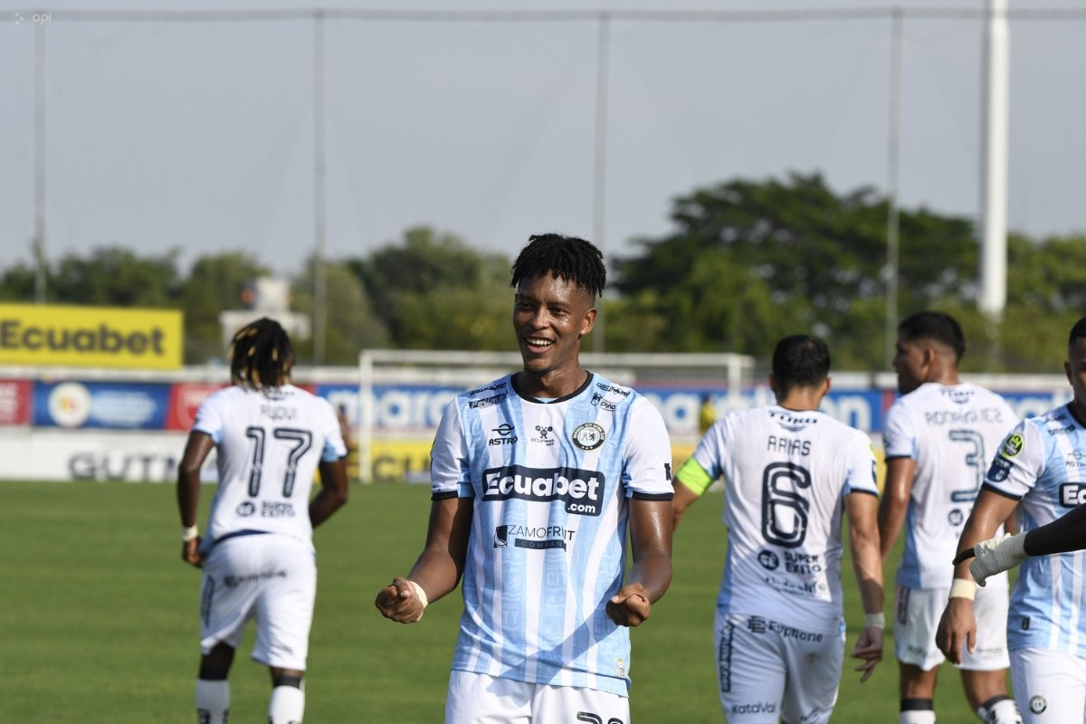 Joshué Quiñónez celebra el gol marcado con Guayaquil City. Foto: API