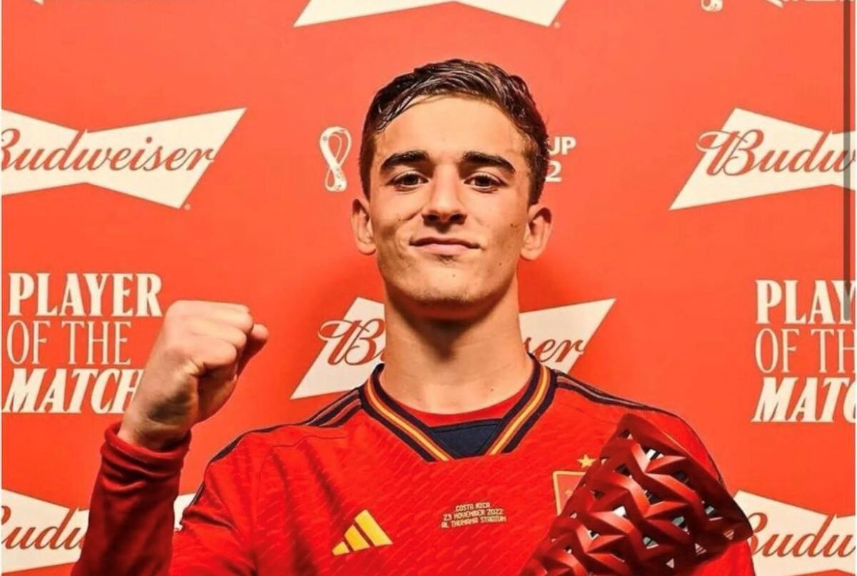 Gavi, seleccionado español, tras un partido de su país.