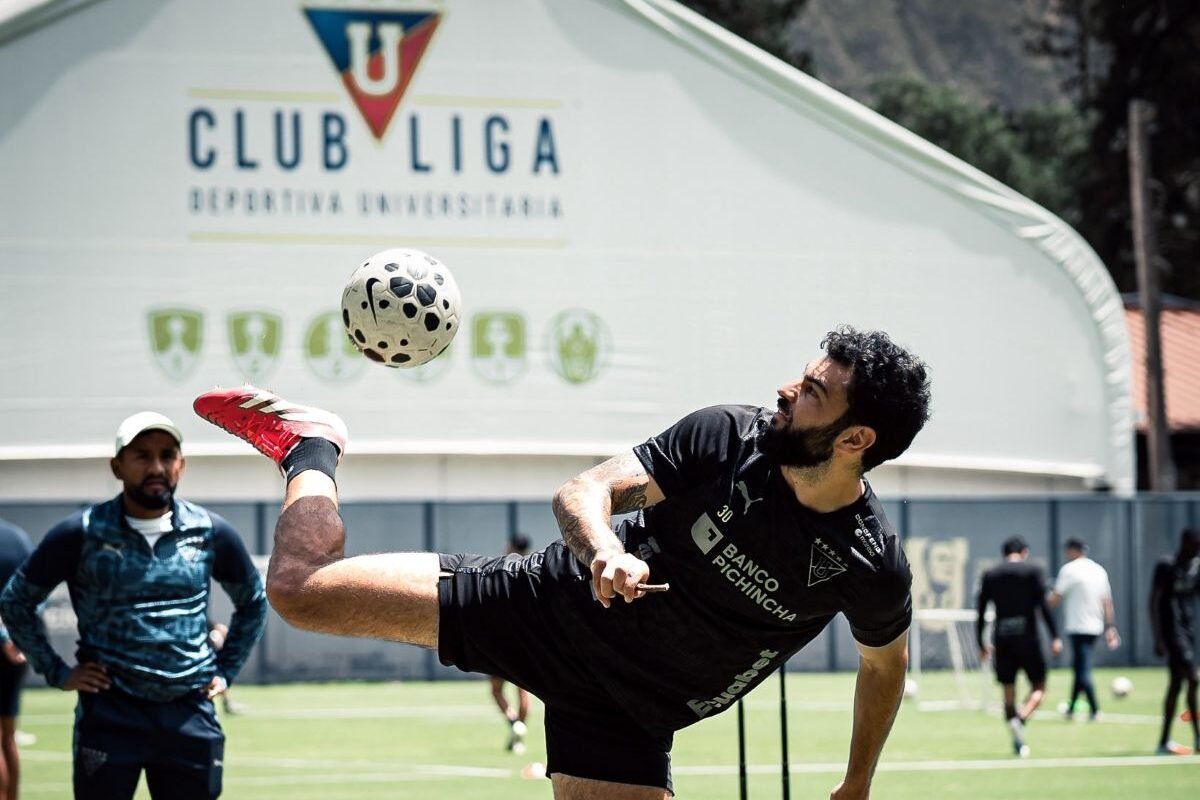 Gian Franco Allala en un entrenamiento en el complejo de Liga de Quito. Foto: LDU