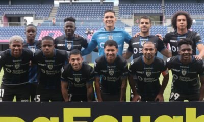 La plantilla de IDV en la previa del partido ante Leones FC. Foto: API