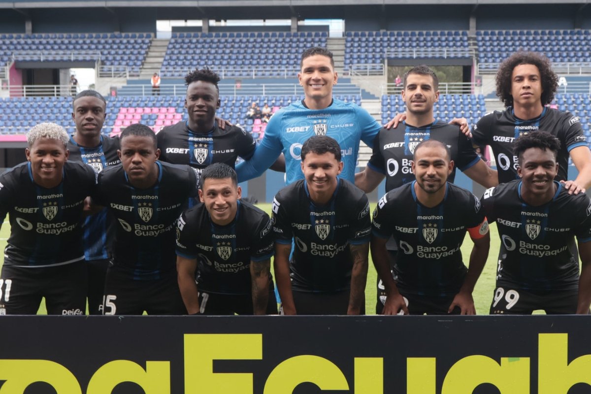 La plantilla de IDV en la previa del partido ante Leones FC. Foto: API