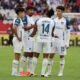 José Quintero, Jesús Pretell, Luis Segovia y Gabriel Villamil conversan en el campo de juego del estadio Rodrigo Paz. Foto: API