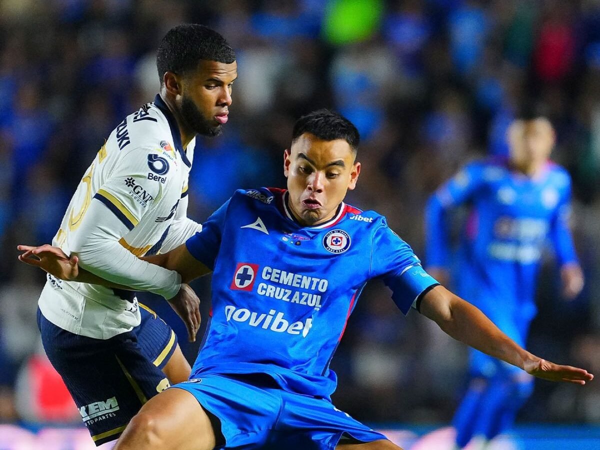 Pedro Vite, en el partido con Pumas ante Cruz Azul. Foto: Liga MX