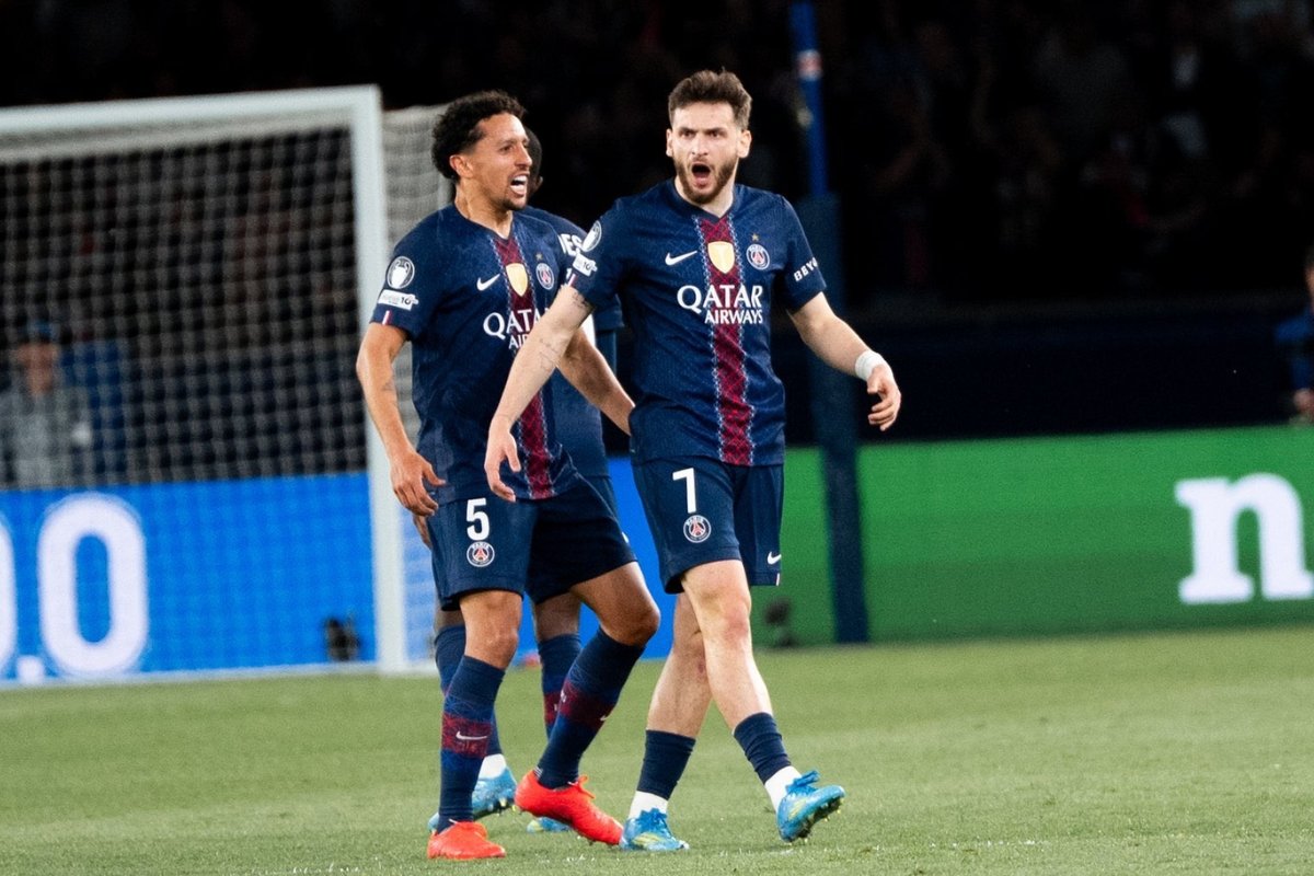 Khvicha Kvaratskhelia y Marquinhos celebran el triunfo del PSG en la Champions 1. Foto: PSG