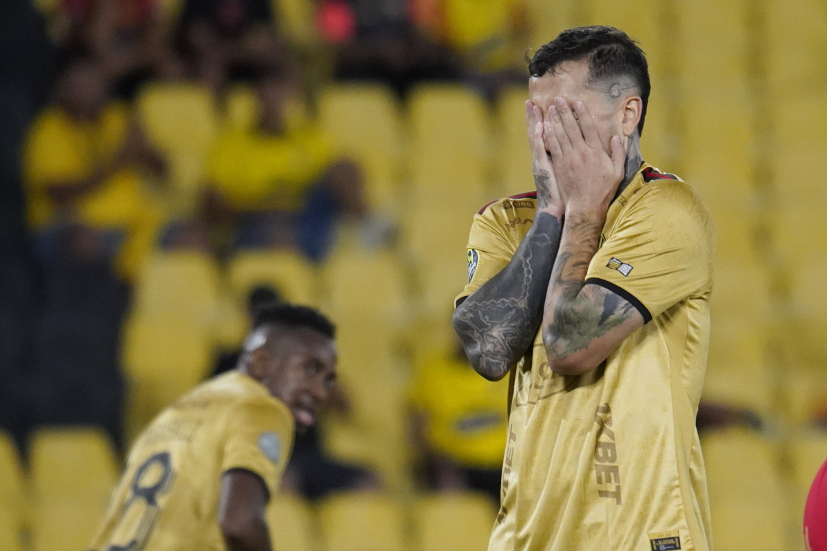 Darío Benedetto se lamenta en un partido de Barcelona SC. Foto: API