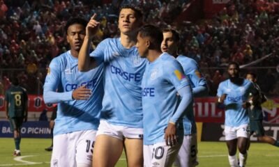 Byron Palacios celebra el gol que anotó de penal para la Universidad Católica ante El Nacional, en Copa Ecuador. Foto: API