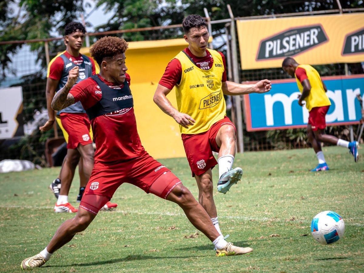 Jonnathan Mina, en una práctica en Barcelona SC. Foto: BSC