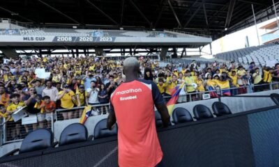 Hinchas de Ecuador preparan todo para realizar los banderazos durante la fase de grupos del Mundial 2026. Foto: La Tri