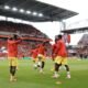 Ghana calentando en el césped del Estadio Toronto. Foto: FIFA