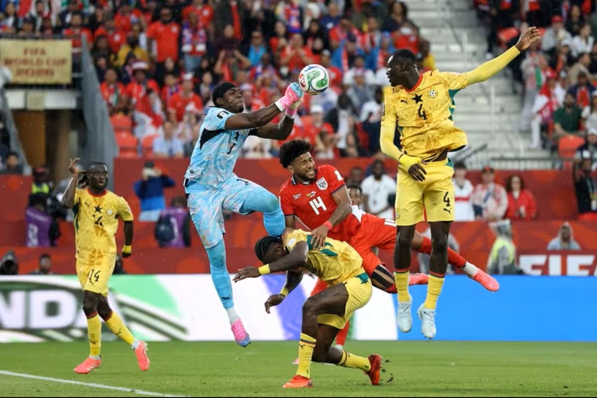El arquero de Ghana, Lawrence Ati-Zigi, siendo la figura del partido frente a Panamá. Foto: FIFA