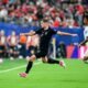 Torbjørn Heggem con el control de la pelota en la goleada por 3-1 frente a Senegal. Foto: Redes sociales de Noruega.