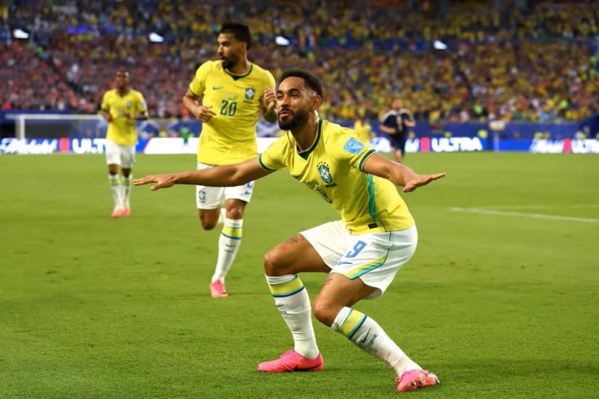 Matheus Cunha celebrando el gol marcado frente a Escocia. Foto: FIFA