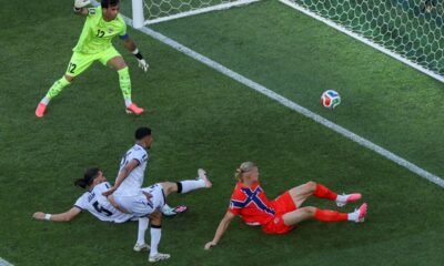 Erling Haaland marcando uno de los tres goles frente a Irak. Foto: FIFA