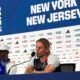 Sebastián Beccacece y Jordy Caicedo en la conferencia de prensa en el MetLife.