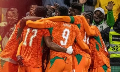 Los jugadores de Costa de Marfil celebran un gol ante Francia. Foto: Costa de Marfil