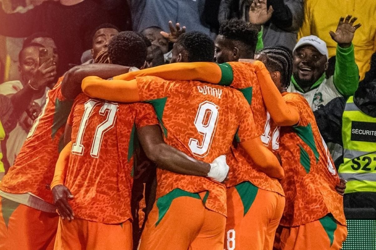 Los jugadores de Costa de Marfil celebran un gol ante Francia. Foto: Costa de Marfil