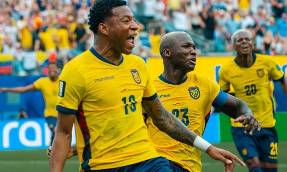 El festejo de Ecuador tras clasificar a 16vos de final. Foto: La Tri