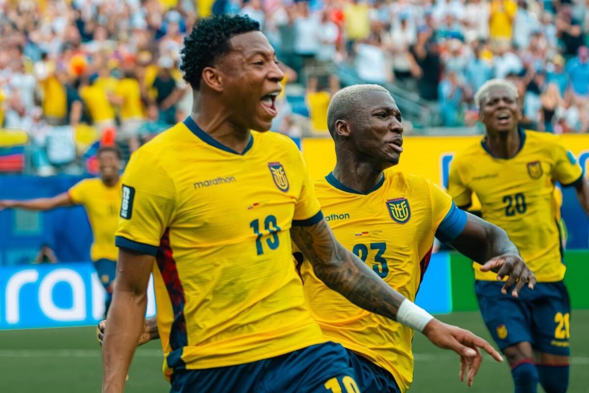 El festejo de Ecuador tras clasificar a 16vos de final. Foto: La Tri