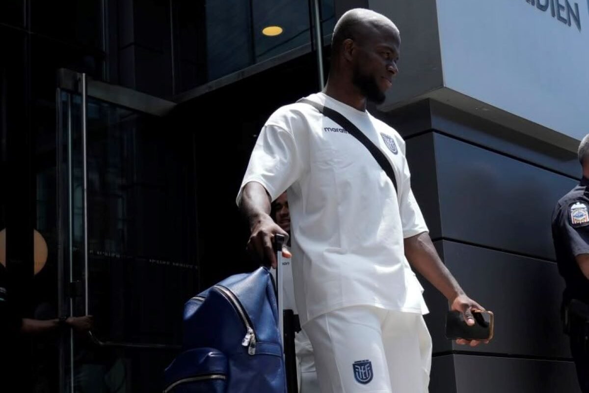 Enner Valencia con La Tri rumbo a Filadelfia. Foto: La Tri