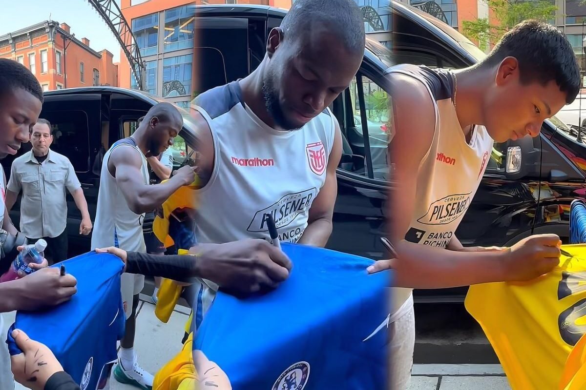 Enner Valenica, Jeremy Arévalo y Pervis Estupiñán firman camisetas en Columbus. Foto: Juan Francisco Rueda