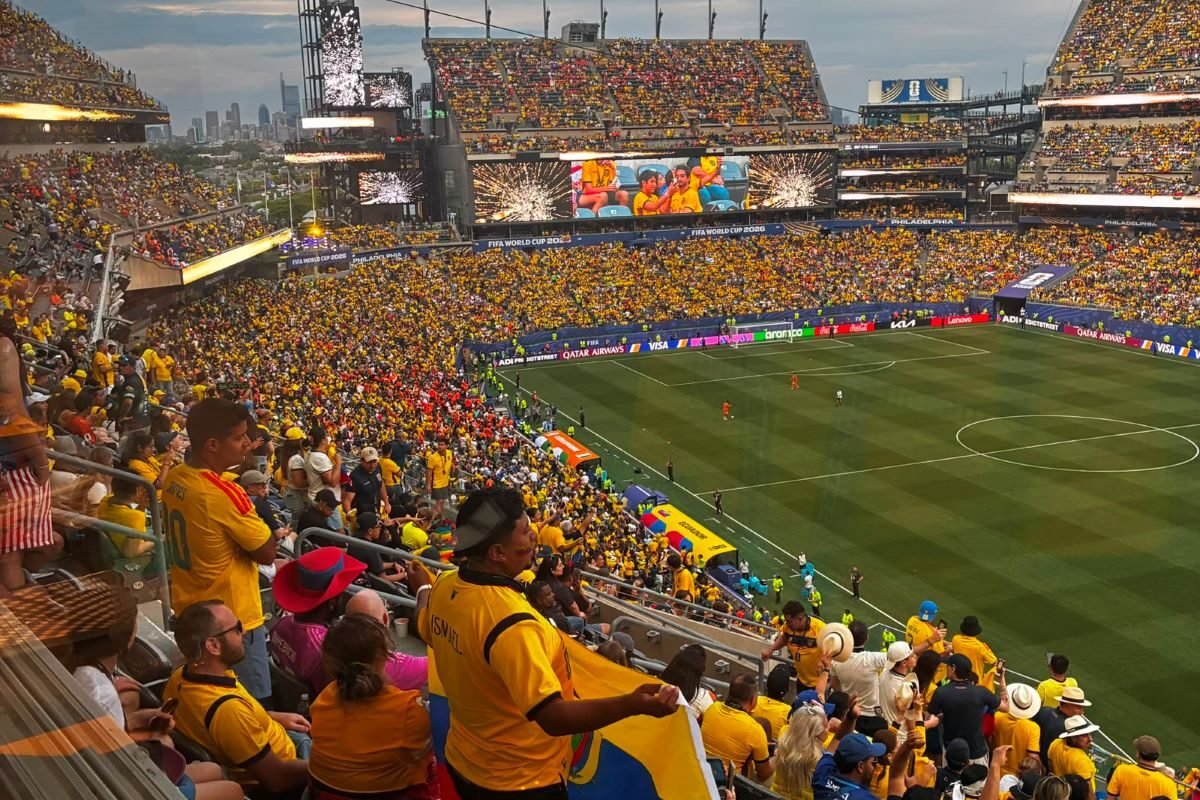Estadio casi lleno de hinchas ecuatorianos en el debut de La Tri. Foto: Tito Rosales