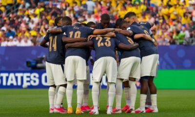 La Selección de Ecuador en la arenga en el partido ante Costa de Marfil. Foto: La tri