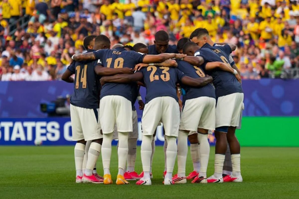 La Selección de Ecuador en la arenga en el partido ante Costa de Marfil. Foto: La tri